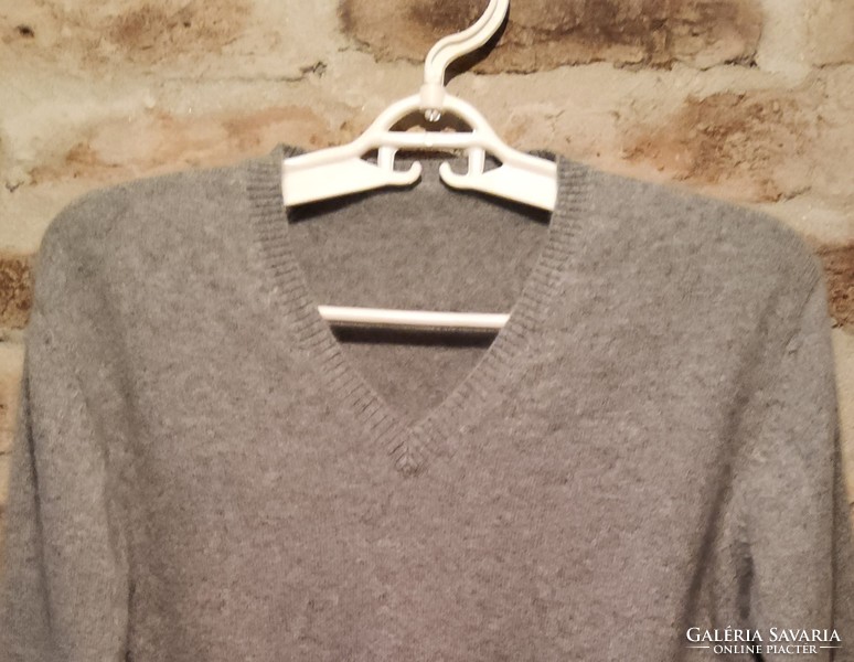 Women's cashmere sweater chest. 108 cm