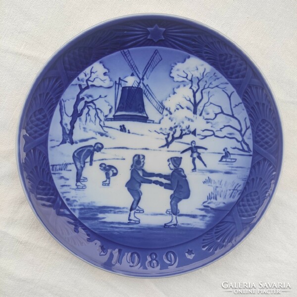 Royal Copenhagen Christmas Plate / Karácsonyi tányér, a Dán Királyi Porcelángyár terméke, 1989