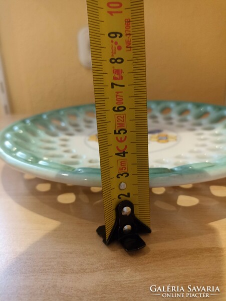 Habán tál,  áttört, virág dekorral, átmérő: 23,5 cm