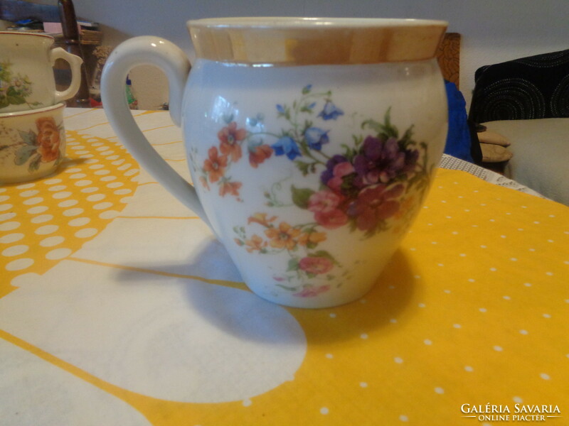 Cup, with a flower composition, the upper edge is beautifully lustrous, 14 x 16 cm