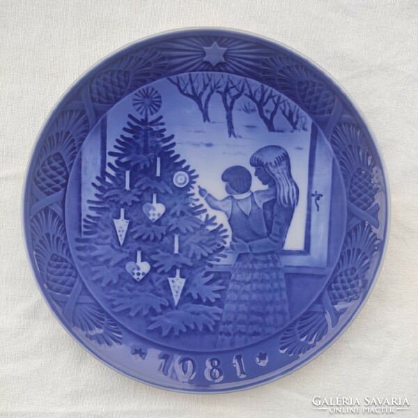 Royal Copenhagen Christmas Plate / Karácsonyi tányér, a Dán Királyi Porcelángyár terméke, 1981