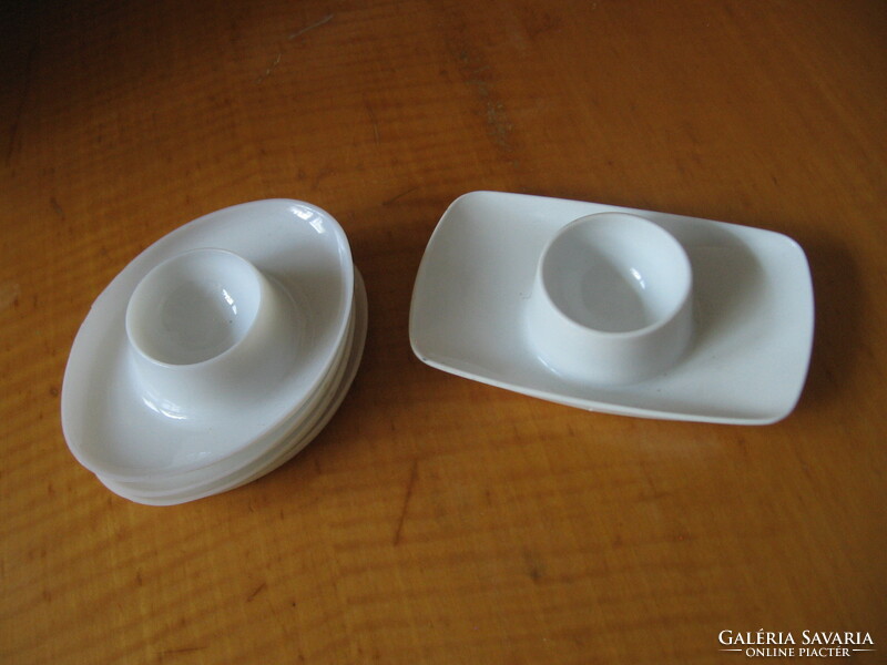 Retro white plastic soft-boiled egg holders 4+1