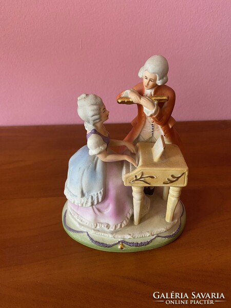 Figurative sculpture of a baroque musical couple by Capodimonte
