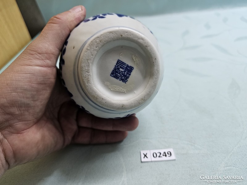 X0249 porcelain Chinese vase 17 cm