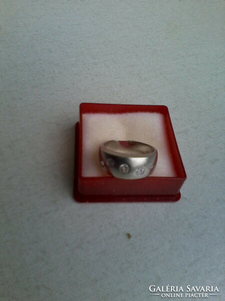 Matt 925 ezüst gyűrű öt kővel