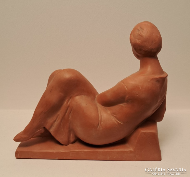 László Deák (1926-1970): 25 x 21 cm flawless terracotta statue