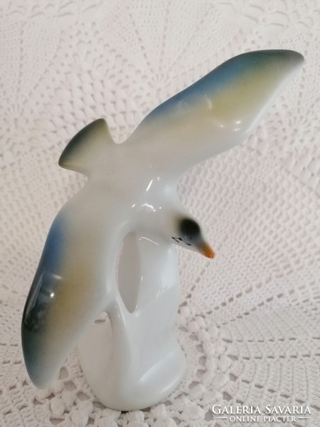 Porcelain, bird figure