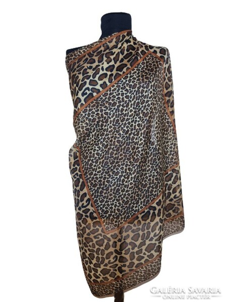 Leopard print scarf 90x90 cm. (5727)