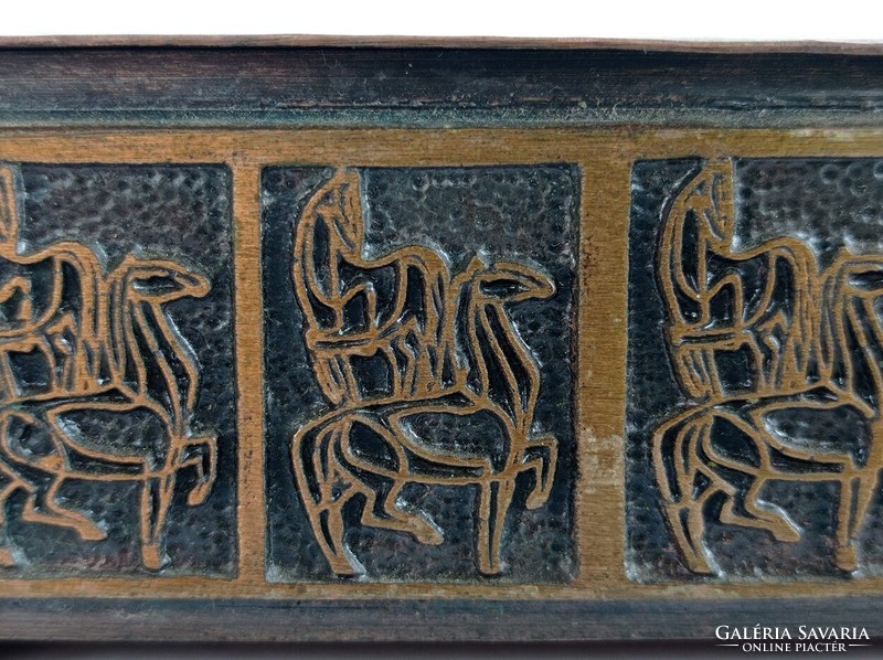 Lovas iparművészeti bronz doboz