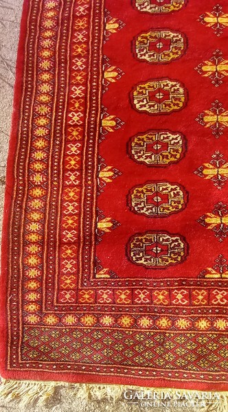 Hand-knotted Pakistani ivory carpet is negotiable