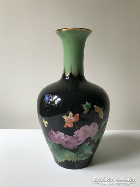 Herend vase (Eve of Capricorn)