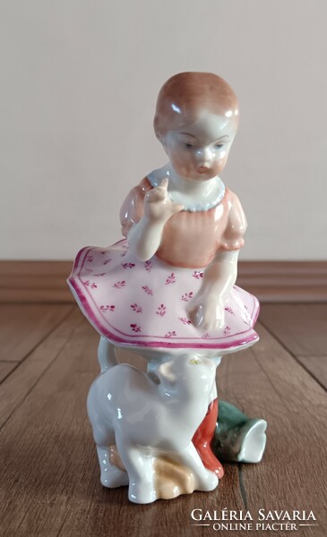 Herendi kislány macskával porcelán figura