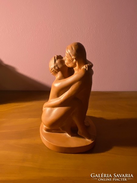 Rácz edit - terracotta statue of a loving couple