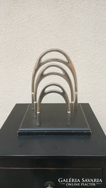 Modern design nickel magazine newspaper holder horseshoe shape.