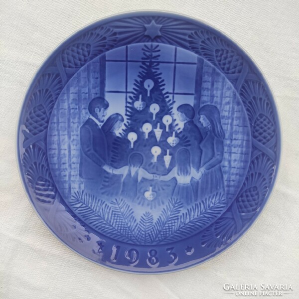 Royal Copenhagen Christmas Plate / Karácsonyi tányér, a Dán Királyi Porcelángyár terméke, 1983