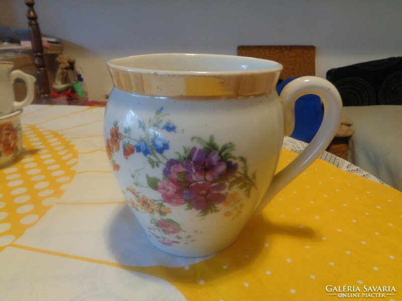 Cup, with a flower composition, the upper edge is beautifully lustrous, 14 x 16 cm