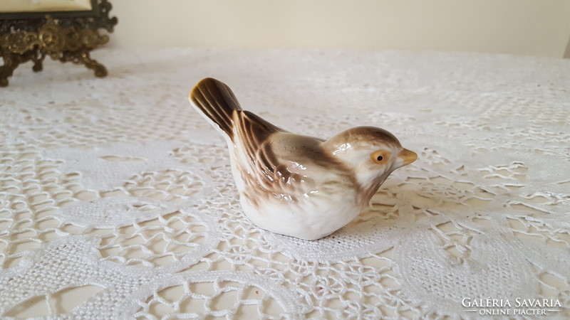 Kis porcelán madár figura