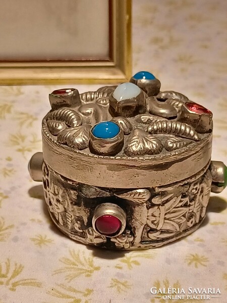 Silver-plated ring with stones