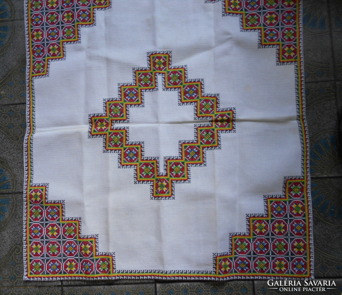 ++++ Beregi cross-stitch tablecloth 62 cm x 66 cm - professionally made needlework