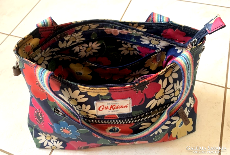 Cath Kidston virágos, attraktív kézitáska