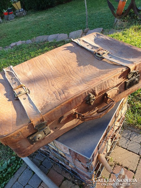 Antik bőr bőrönd