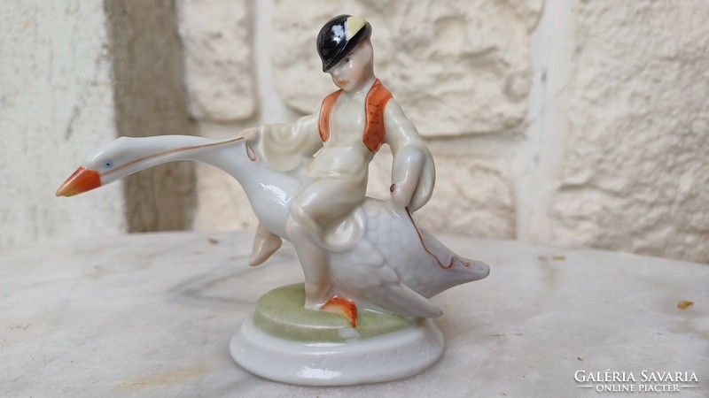 Herendi Ludas Matyi colorful figurative porcelain, first class video as well.