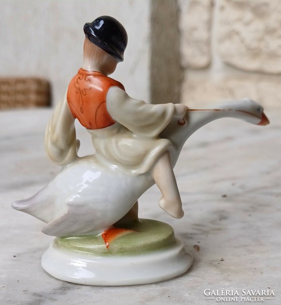 Herendi ludas Matyi színes figuràlis porcelàn ,első osztàlyú videó is.