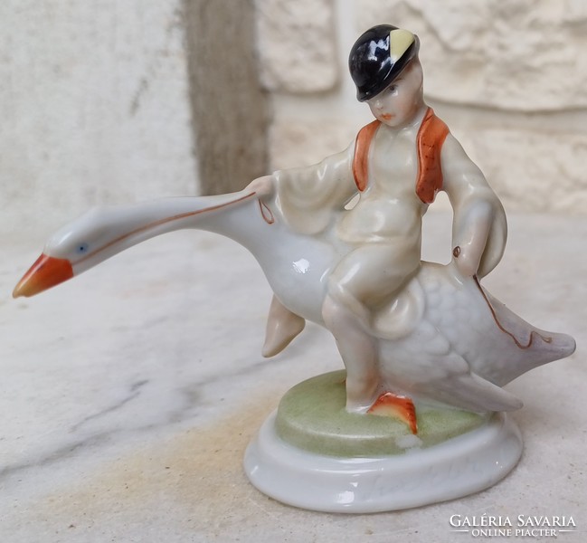 Herendi Ludas Matyi colorful figurative porcelain, first class video as well.