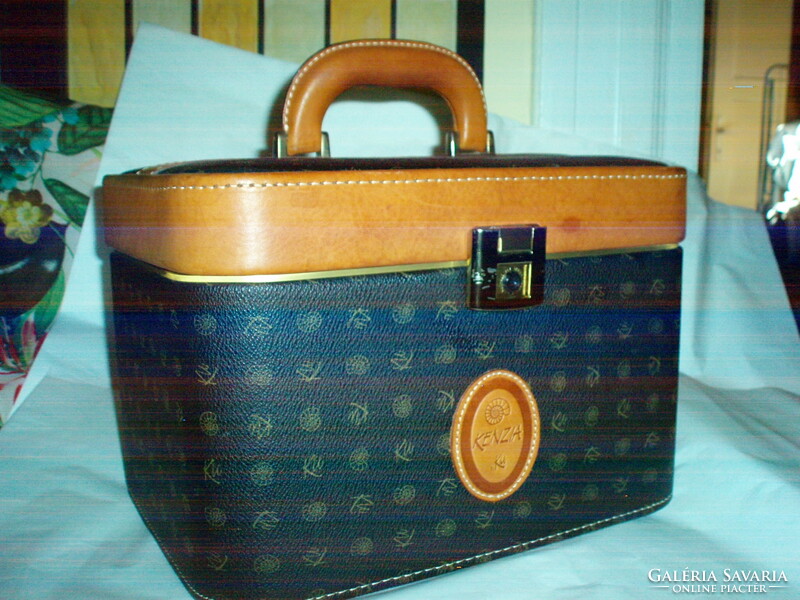 Vintage kenzia leather cosmetic bag