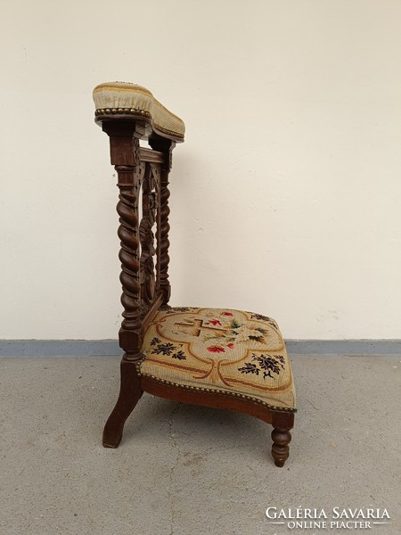 Antik térdeplő imaszék ima szék gobelin borítású dúsan faragott keresztény bútor 440 8126
