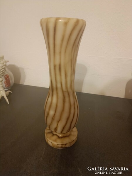 Különleges műgyanta váza
