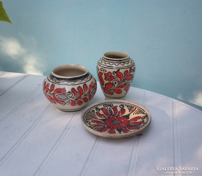 Red tulip ceramic Kaspó vase plate together with the 3 korondi