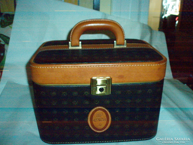 Vintage kenzia leather cosmetic bag