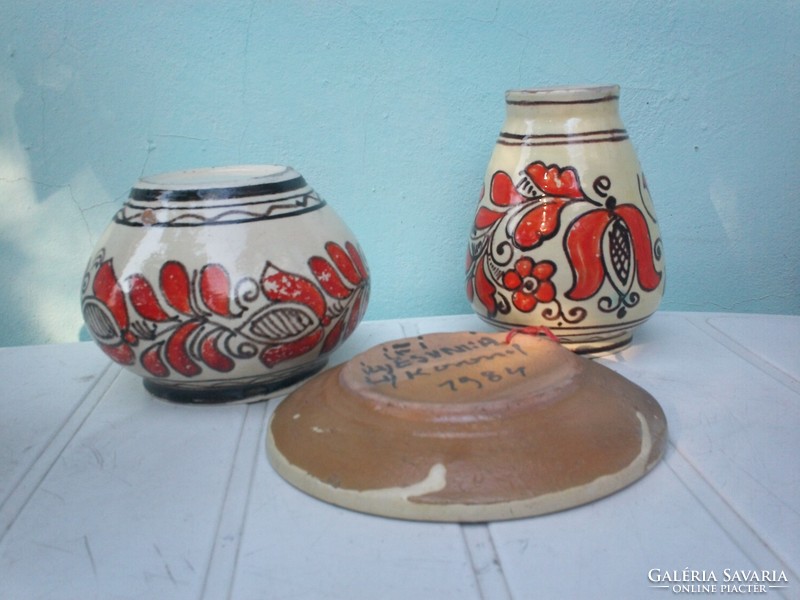 Red tulip ceramic Kaspó vase plate together with the 3 korondi