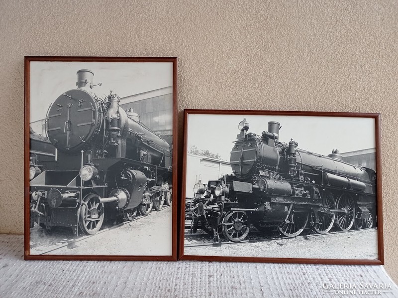 Wall decorative picture of old steam locomotives, in a wooden frame