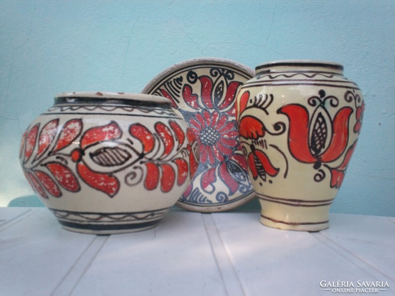 Red tulip ceramic Kaspó vase plate together with the 3 korondi