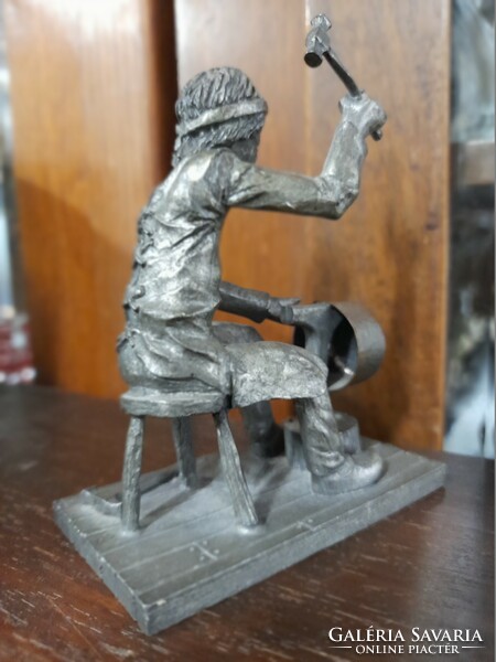 Part of Dutch daalderop zinn/tin tin master small sculpture, sculpture collection.