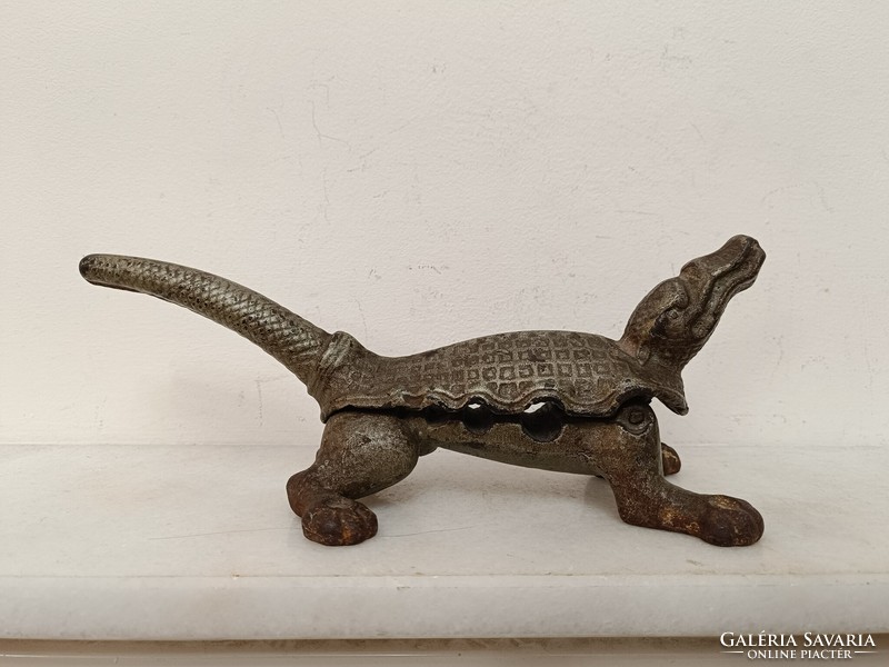 Antik konyhai eszköz vas krokodil alakú öntöttvas dió törő diótörő 320 7993