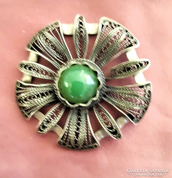 Filigree brooch with green quartz stone