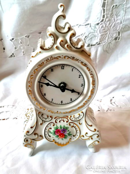 A rare porcelain clock from Hölóháza