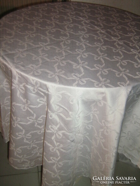 Beautiful bow pattern on elegant shiny snow white slinged silk tablecloth