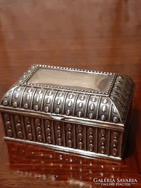 Box-shaped silver-plated jewelry box with plush lining inside