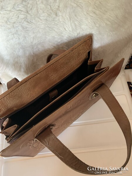 Szépséges valódi bőr női kézi táska egyedi, dombornyomott bőr 32x24x14 cm