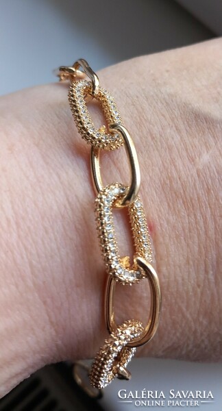 Gold-plated chain bracelet with rhinestones.