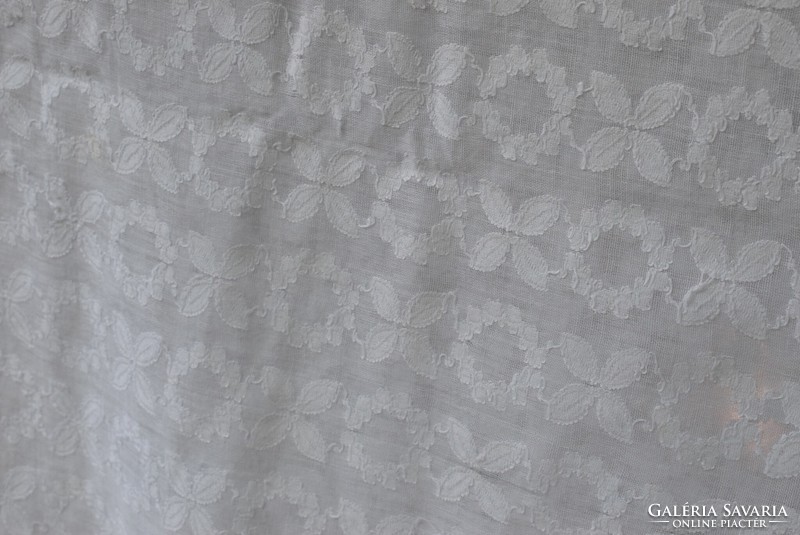 Régi textil anyag , vékony pamut , átlátszó , anyagában mintás 320 x 73 cm + babaruha , dekor , ...