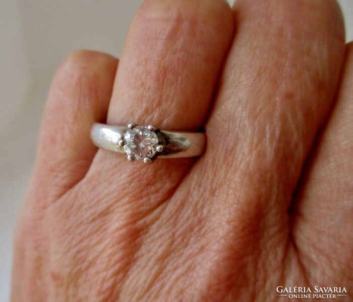 Szép ezüst eljegyzési gyűrű, 0,85ct moissanit gyémánttal