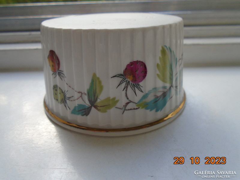 Royal worcester evesham gold fireproof souffle mold with painting-like fruit patterns