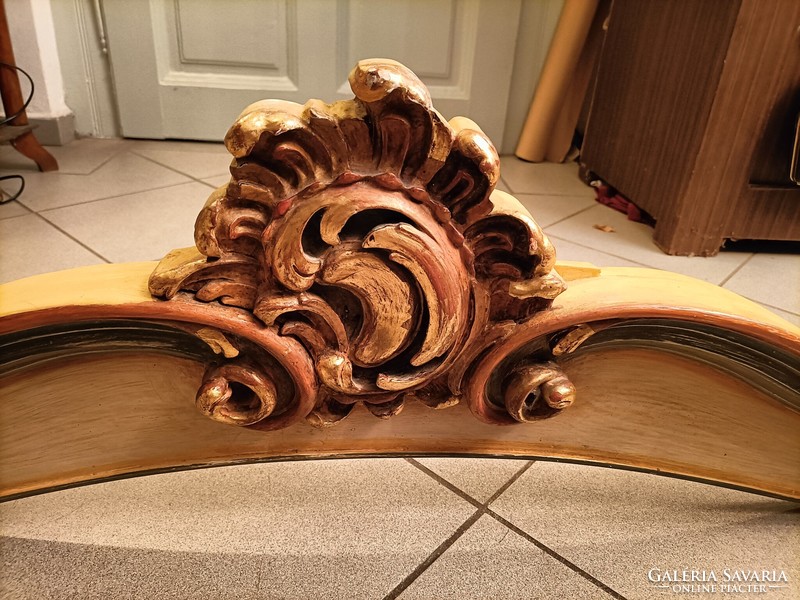 Neobaroque carved wooden cornice curtain holder