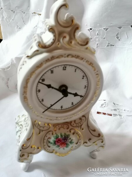 A rare porcelain clock from Hölóháza