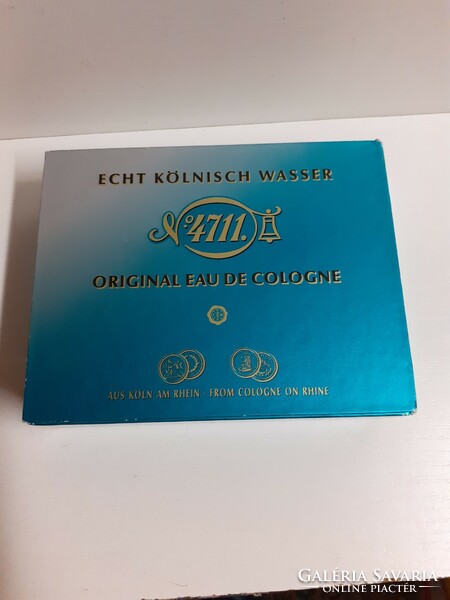 Unopened 4711 perfume with 1 piece of soap in a silk-lined box in good condition